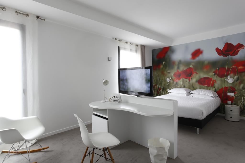 L'Echappee Belle Hotel LʼIsle-Jourdain Kültér fotó